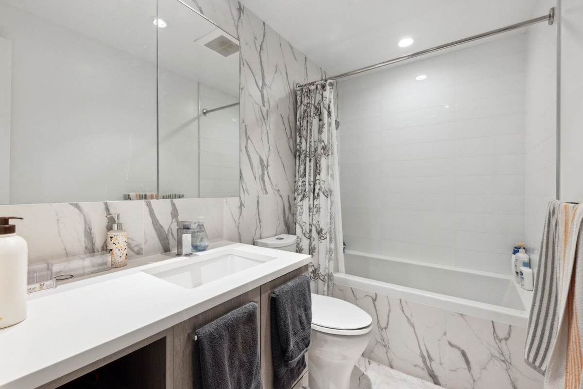 Loft / Bonus Room Photo of 911 8199 Capstan Way, Richmond, BC