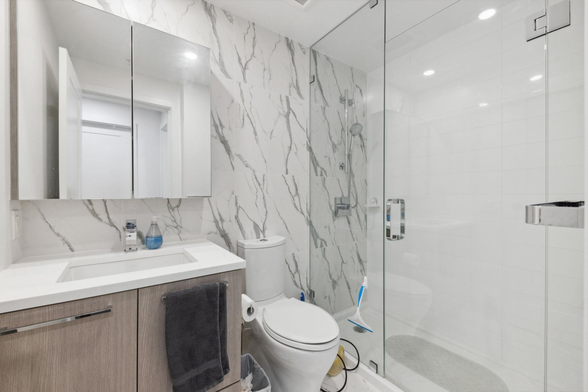 Mudroom Photo of 911 8199 Capstan Way, Richmond, BC