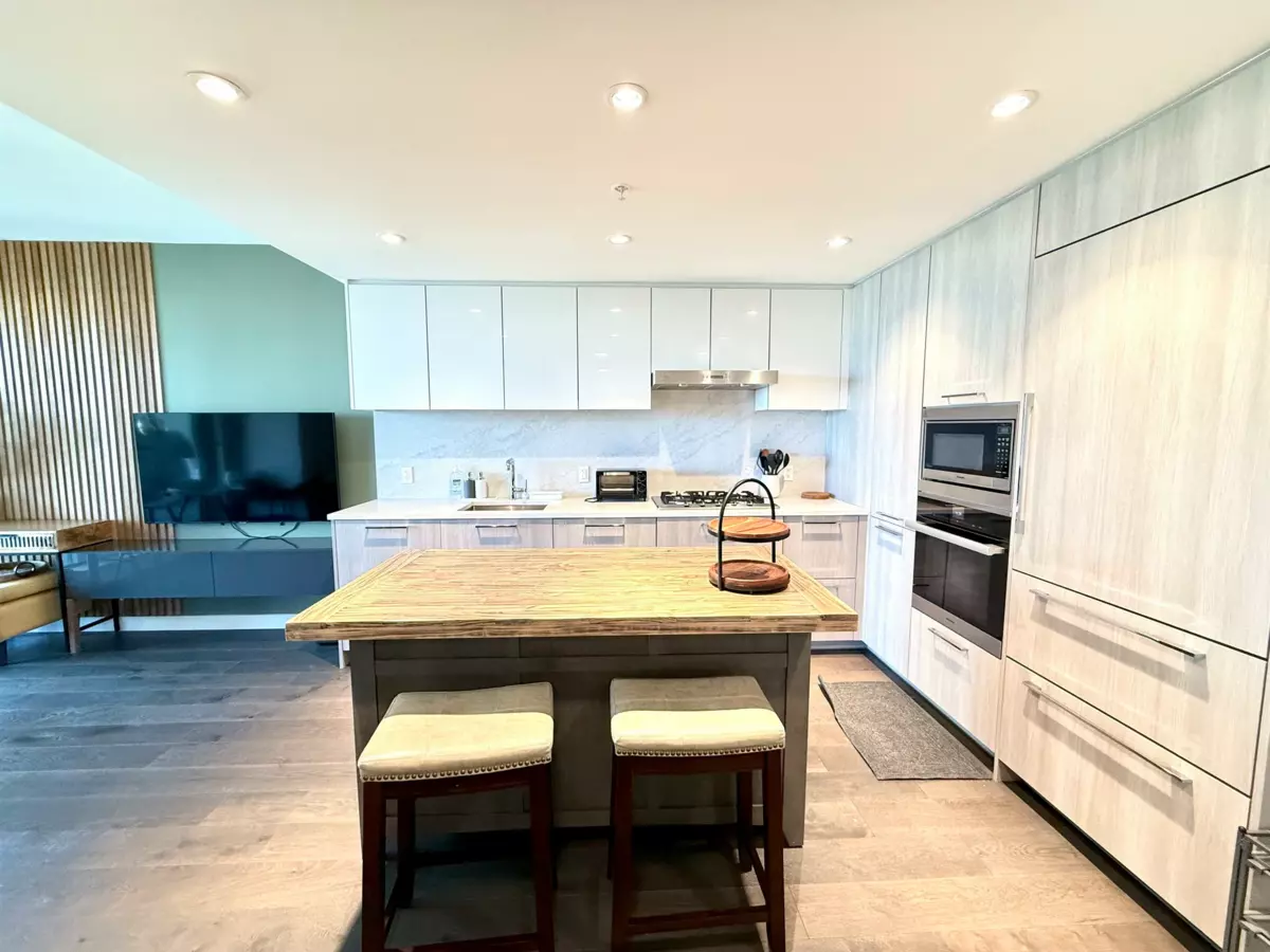 Primary Bathroom Photo of 911 8199 Capstan Way, Richmond, BC