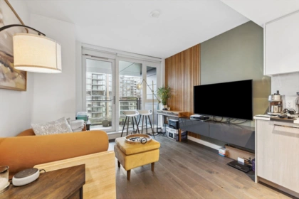 Kitchen Island Photo of 911 8199 Capstan Way, Richmond, BC