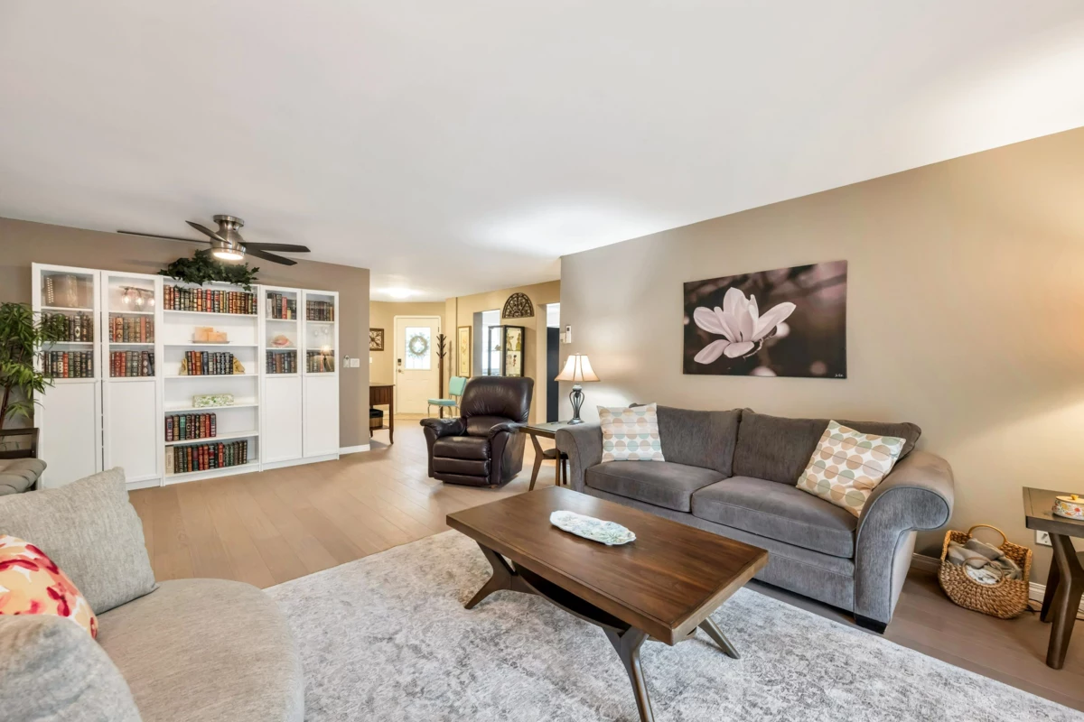 Kitchen Island Photo of 43 34250 Hazelwood Avenue, Abbotsford, BC