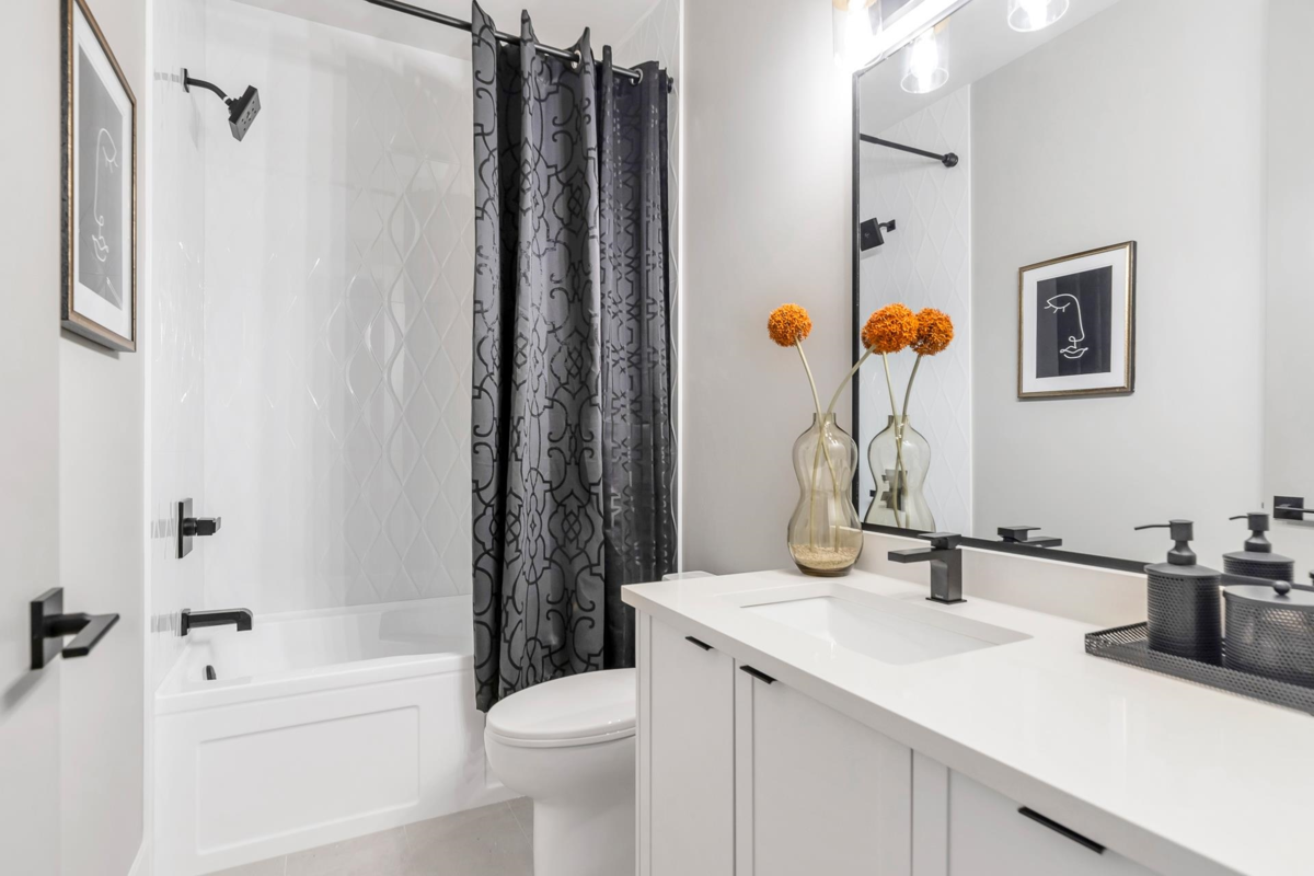 Mudroom Photo of 24417 Jenewein Drive, Maple Ridge, BC