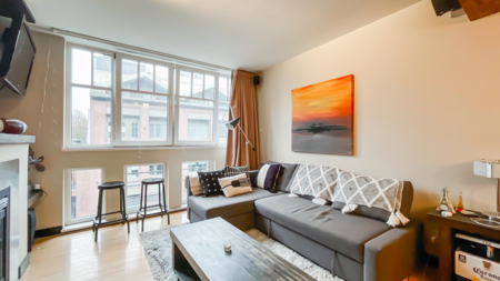 Kitchen Island Photo of 306 1072 Hamilton Street, Vancouver, BC