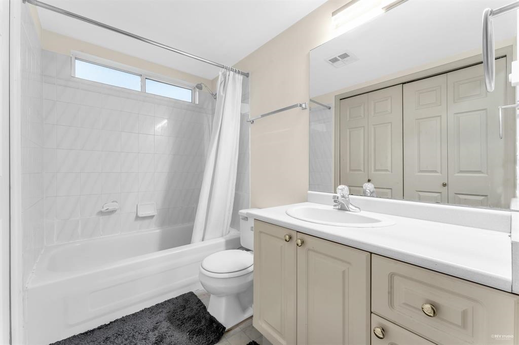 Hallway Photo of 104 9310 King George Boulevard, Surrey, BC