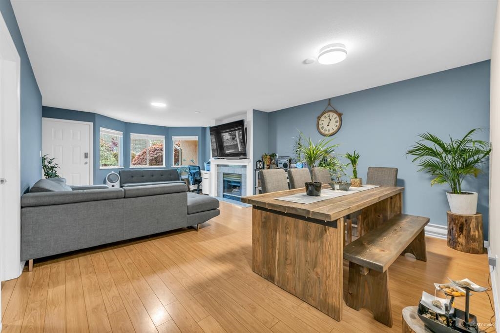 Kitchen Photo of 104 9310 King George Boulevard, Surrey, BC