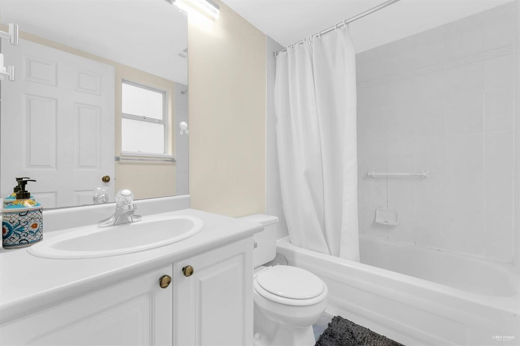 Mudroom Photo of 104 9310 King George Boulevard, Surrey, BC