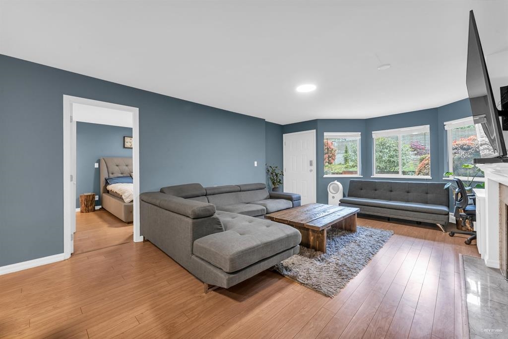 Primary Bathroom Photo of 104 9310 King George Boulevard, Surrey, BC