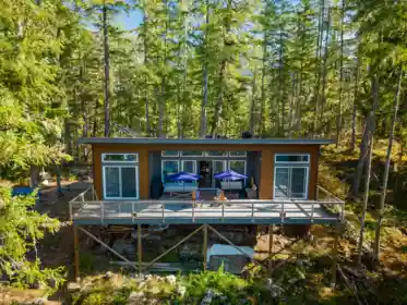 8444 West Sakinaw Lakeshore Way, Pender Harbour, BC, Pender Harbour Egmont — 3 bed single family residence for sale