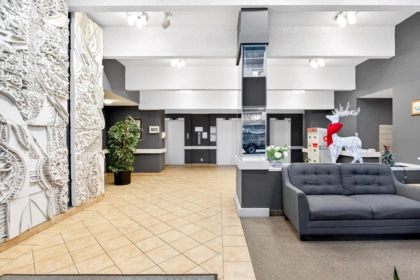 Entry Foyer Photo of 1306 2016 Fullerton Avenue, North Vancouver, BC