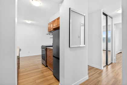 Kitchen Island Photo of 1306 2016 Fullerton Avenue, North Vancouver, BC