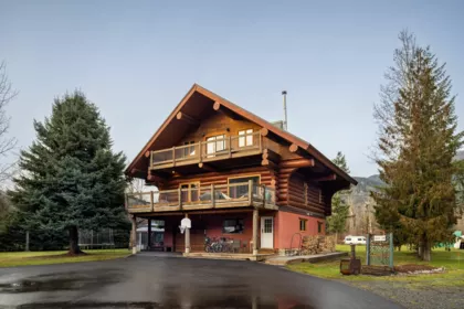 1539 Portage Road, Pemberton, BC, Walkerville Estates — 5 bed single family residence for sale