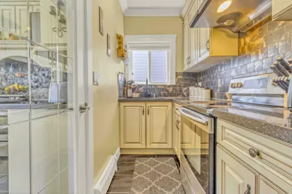 Entry Foyer Photo of 14706 63 Ave, Surrey, BC