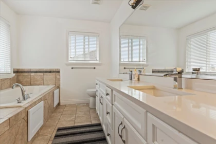 Basement Recreation Room Photo of 24680 103a Avenue, Maple Ridge, BC