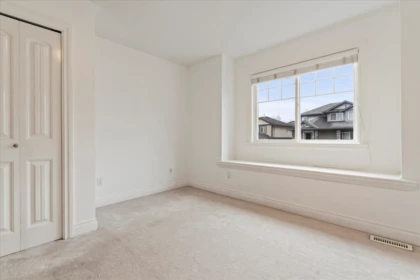 Hallway Photo of 24680 103a Avenue, Maple Ridge, BC