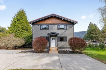 6176 Gale Avenue, Sechelt, BC, Sechelt — Single Family Residence for sale