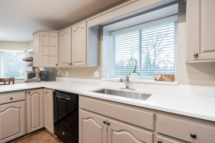 Primary Bathroom Photo of 23368 124 Avenue, Maple Ridge, BC