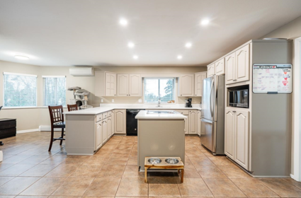 Primary Bedroom Photo of 23368 124 Avenue, Maple Ridge, BC