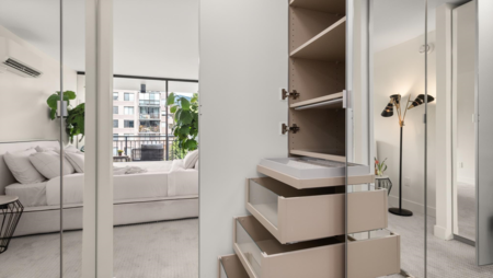 Mudroom Photo of 401 475 13th Street, West Vancouver, BC
