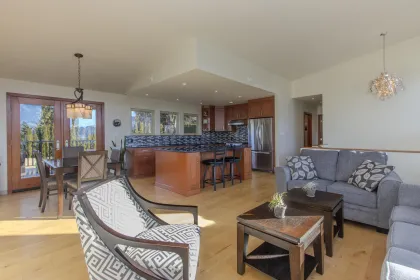 40298 Ayr Drive, Squamish, BC, Squamish — Single Family Residence for sale