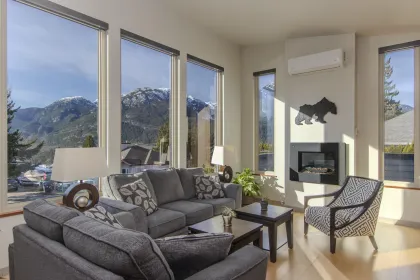 40298 Ayr Drive, Squamish, BC, Squamish — Single Family Residence for sale