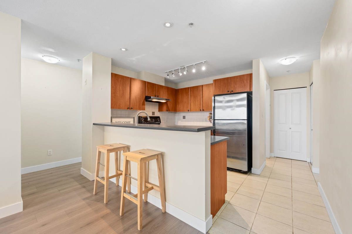 Powder Room Photo of 417 7089 Mont Royal Square, Vancouver, BC