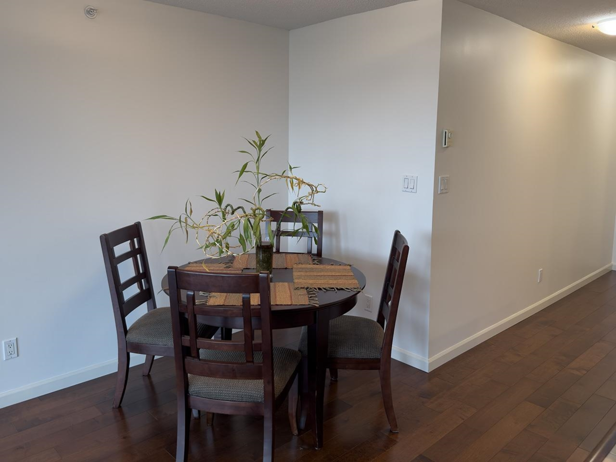 Kitchen Island Photo of 702 615 Hamilton Street, New Westminster, BC