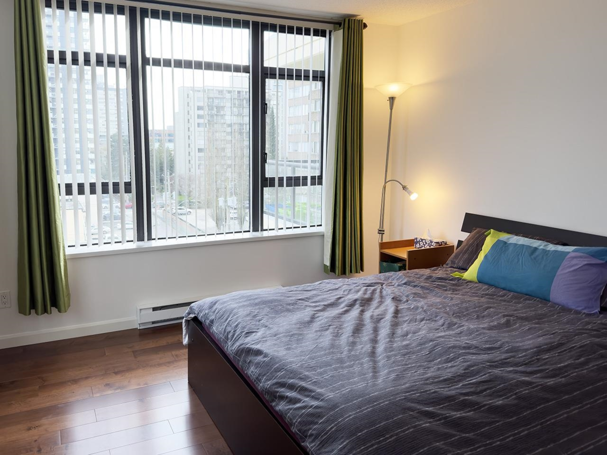 Powder Room Photo of 702 615 Hamilton Street, New Westminster, BC