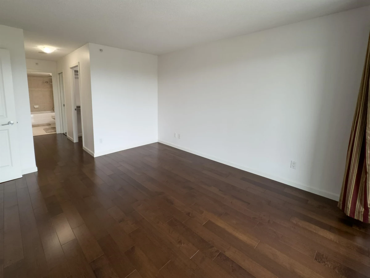 Walk-In Closet Photo of 702 615 Hamilton Street, New Westminster, BC