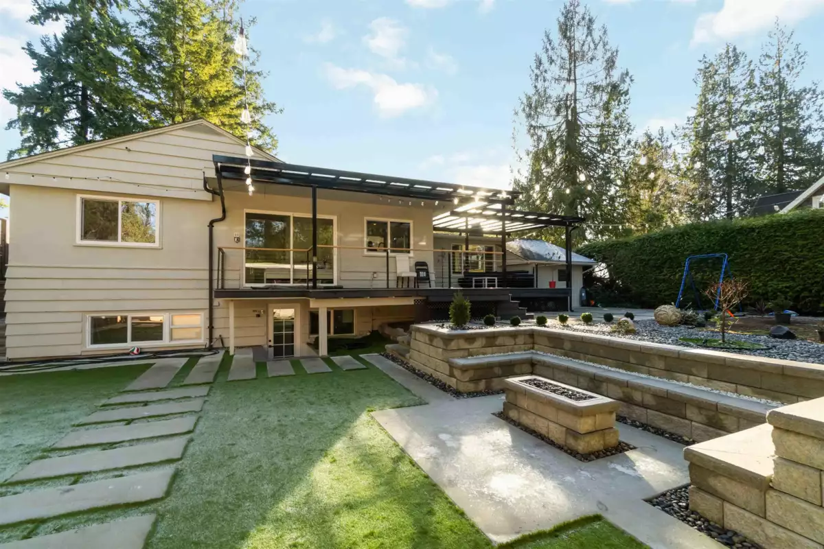 Garage Interior Photo of 3837 Sunnycrest Drive, North Vancouver, BC