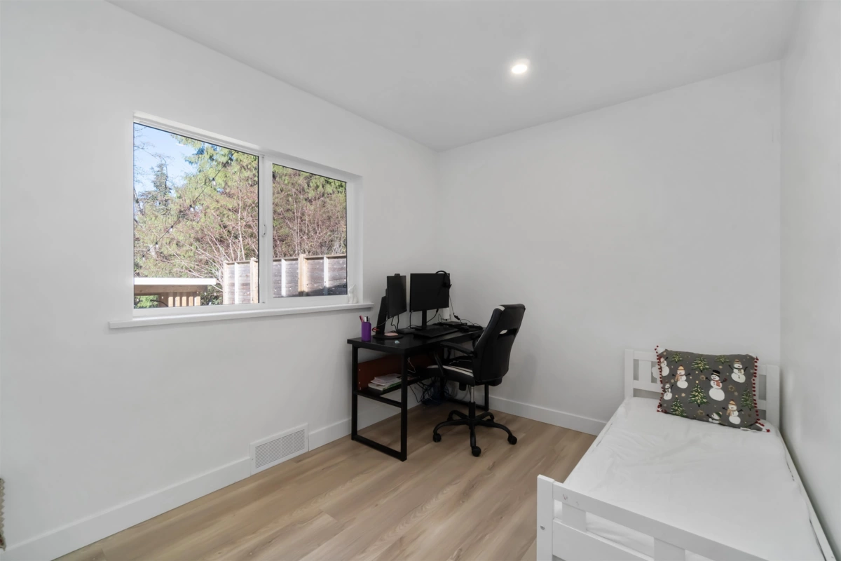 Primary Bathroom Photo of 3837 Sunnycrest Drive, North Vancouver, BC