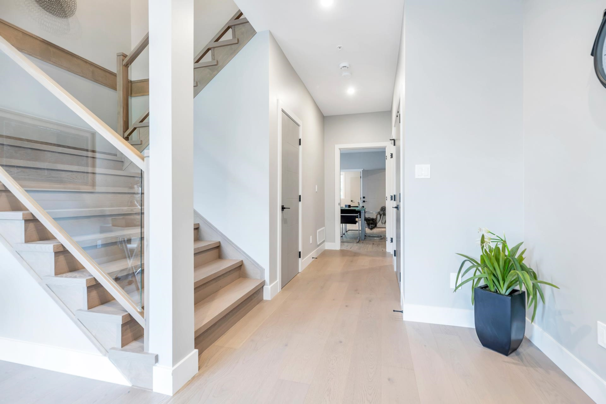 Dining Area Photo of 24417 Jenewein Drive, Maple Ridge, BC
