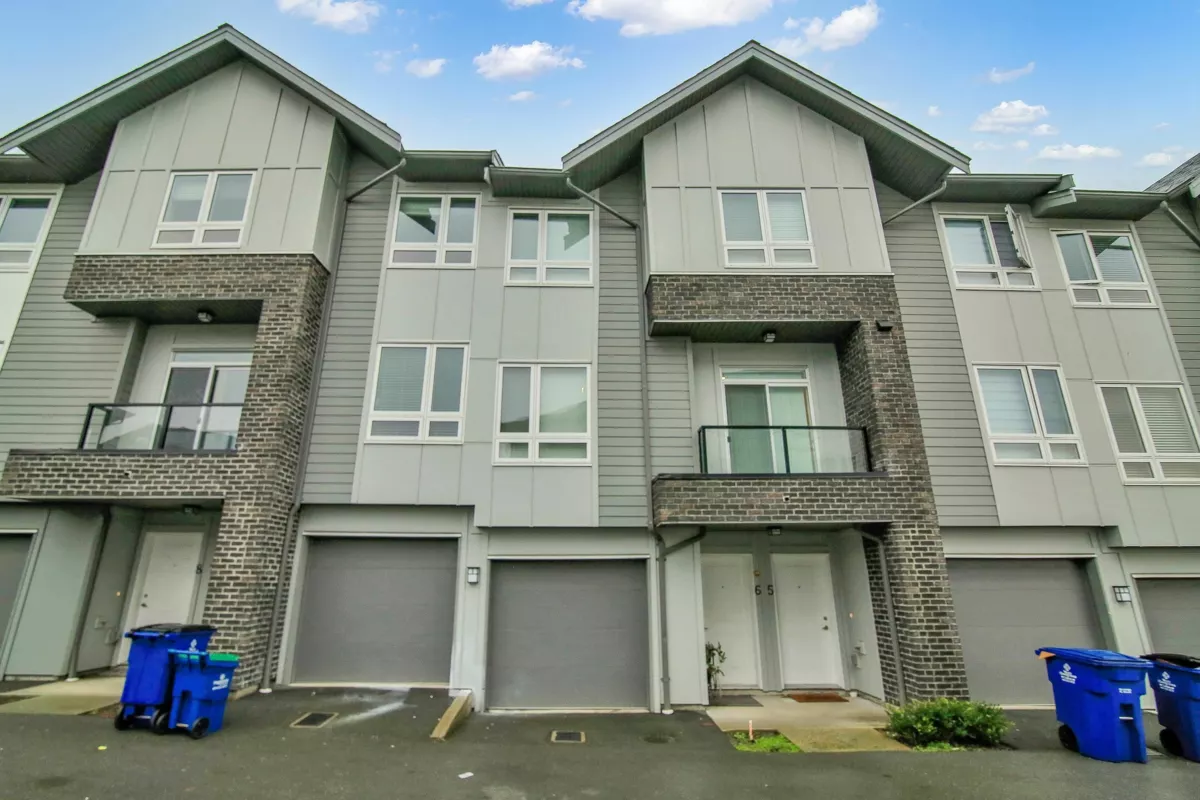 Entry Foyer Photo of 6 3323 Rockhill Place, Abbotsford, BC
