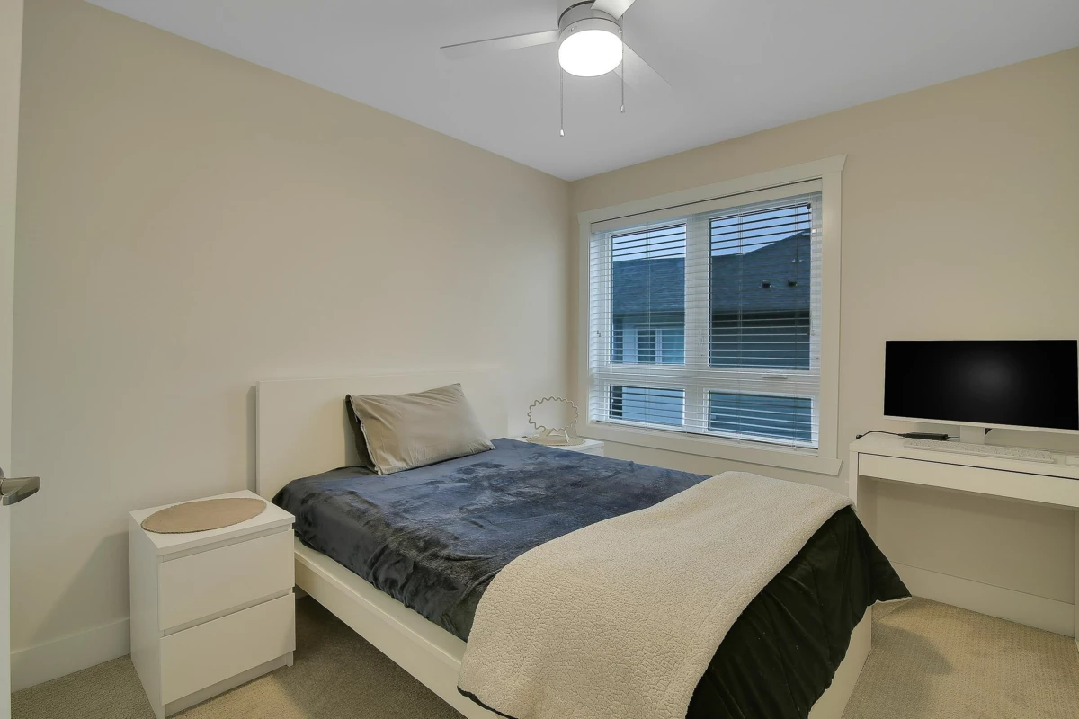 Guest Bathroom Photo of 6 3323 Rockhill Place, Abbotsford, BC