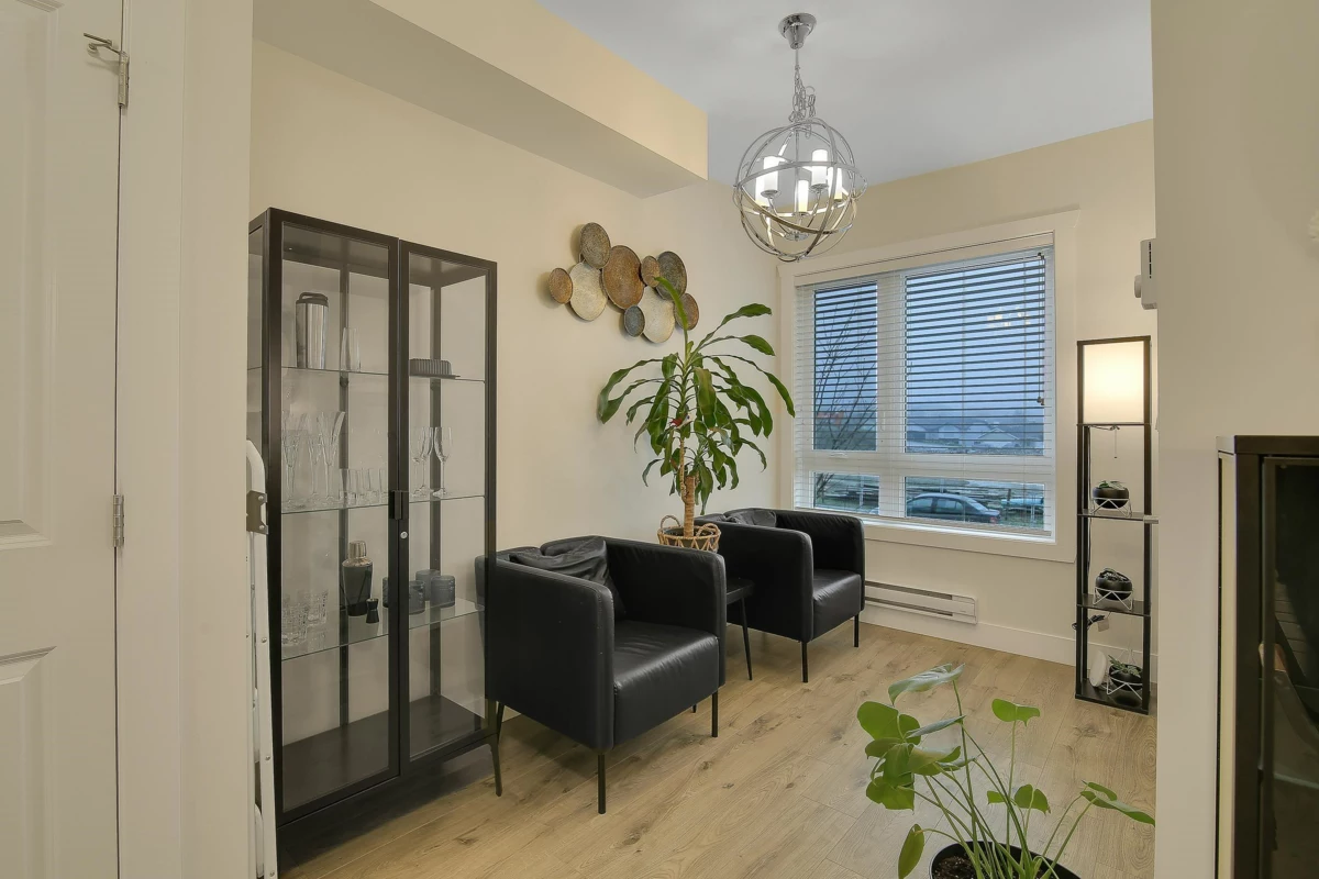 Kitchen Island Photo of 6 3323 Rockhill Place, Abbotsford, BC