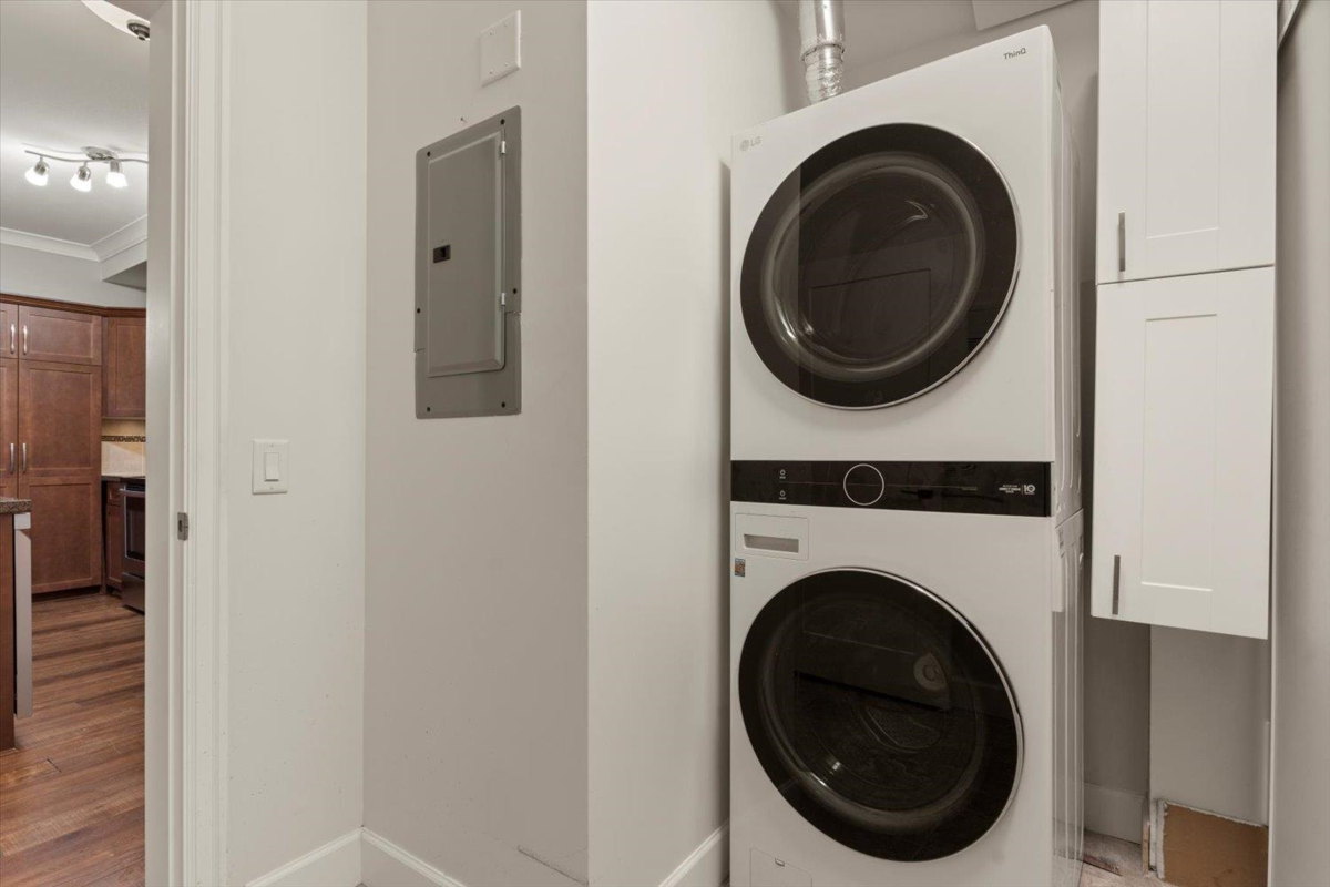 Entry Foyer Photo of 201 45750 Keith Wilson Road, Chilliwack, BC