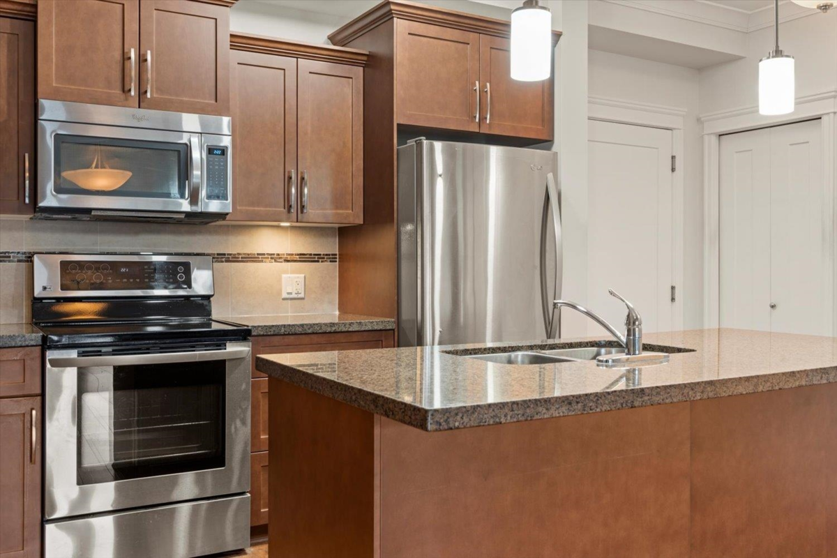 Kitchen Island Photo of 201 45750 Keith Wilson Road, Chilliwack, BC