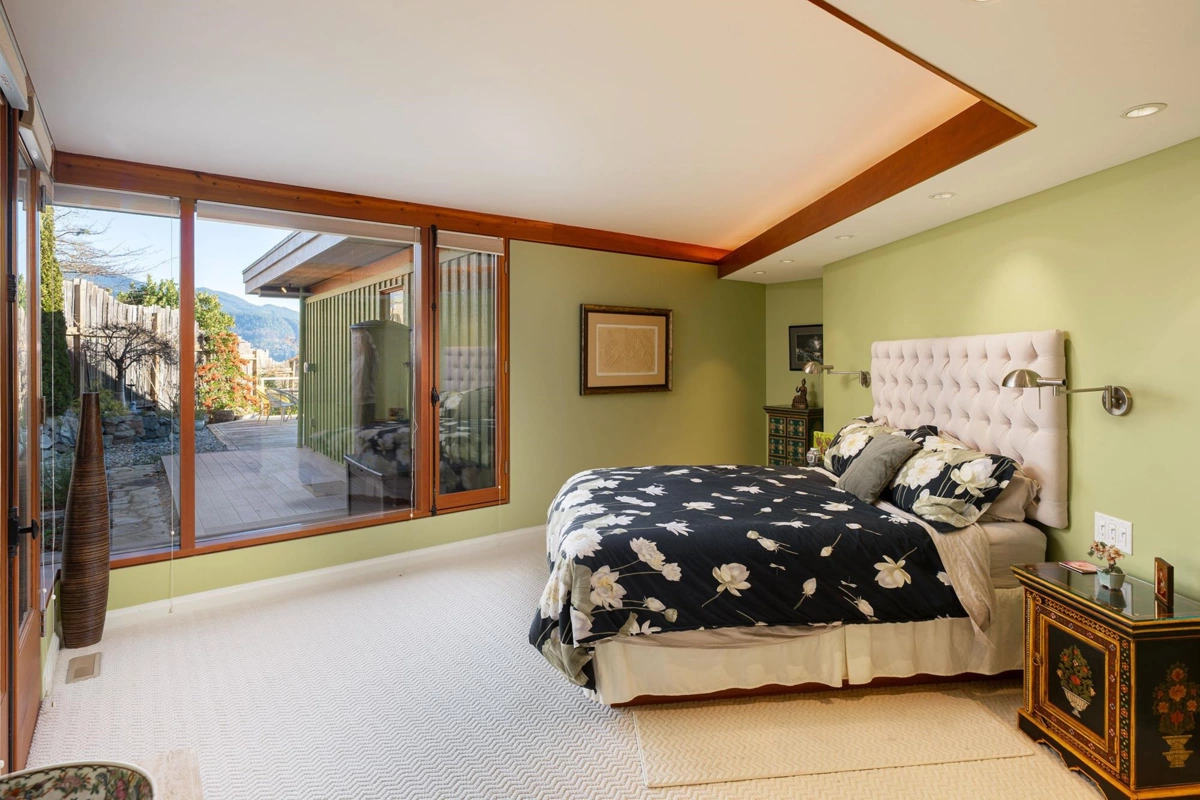 Basement Recreation Room Photo of 835 Hummingbird Lane, Bowen Island, BC