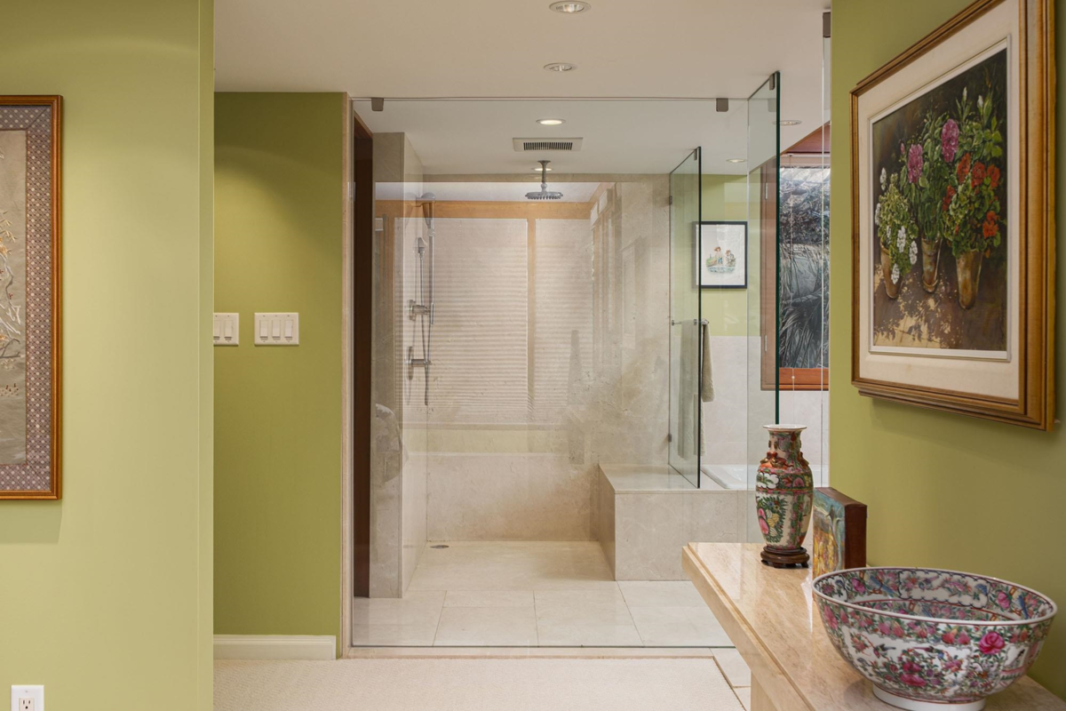 Entry Foyer Photo of 835 Hummingbird Lane, Bowen Island, BC