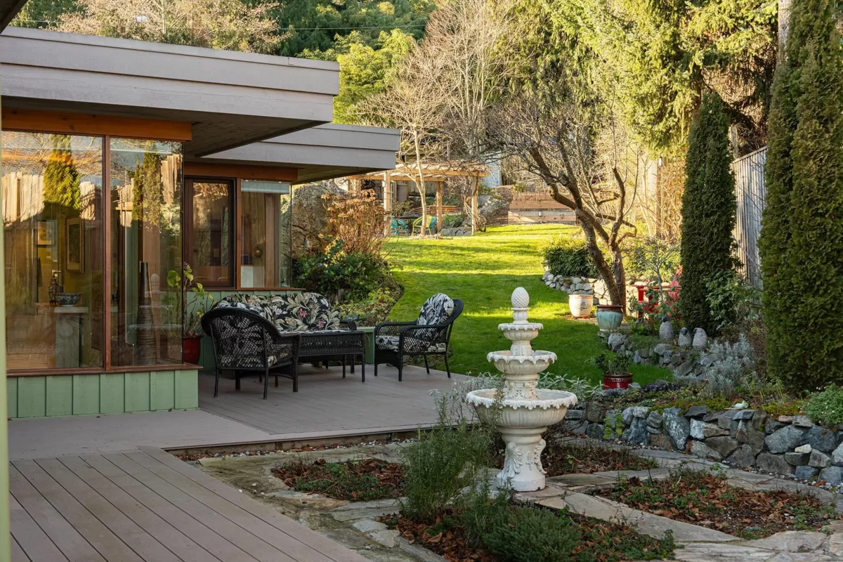 Family Room Photo of 835 Hummingbird Lane, Bowen Island, BC