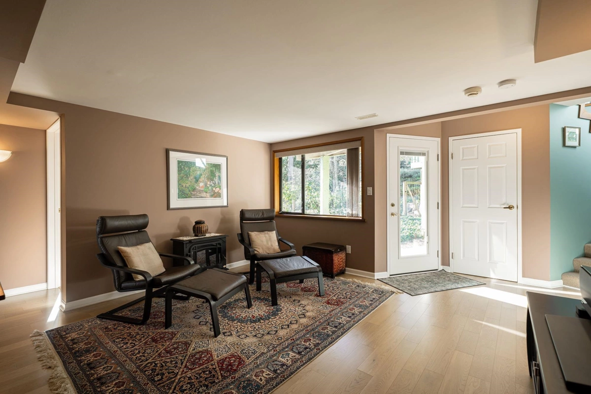 Front Yard Photo of 835 Hummingbird Lane, Bowen Island, BC