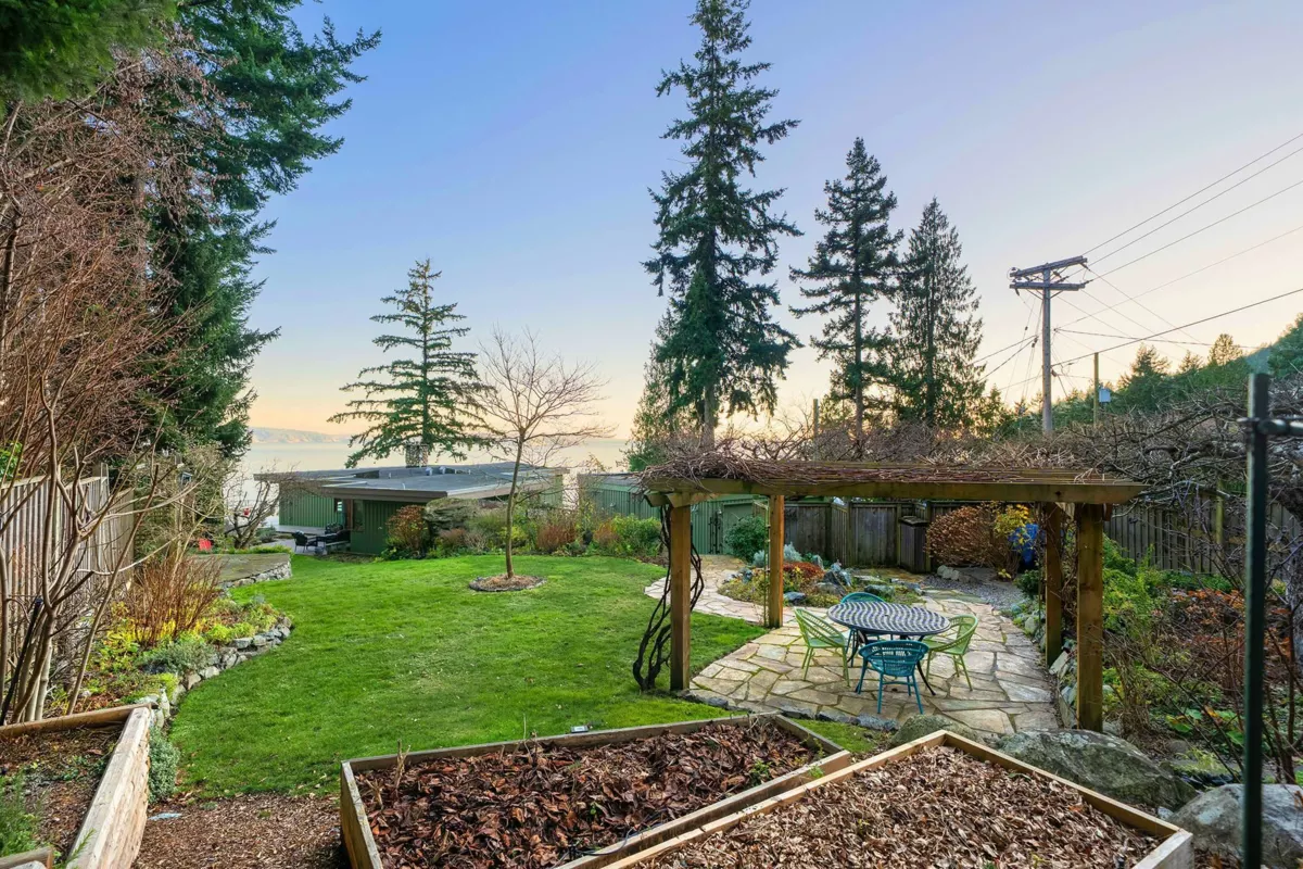 Garden / Landscaping Photo of 835 Hummingbird Lane, Bowen Island, BC