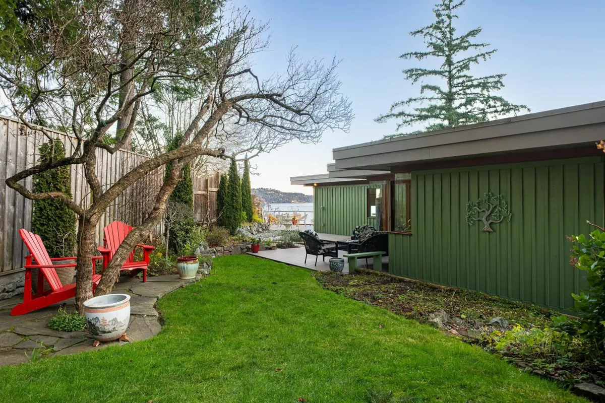 Hot Tub / Spa Photo of 835 Hummingbird Lane, Bowen Island, BC