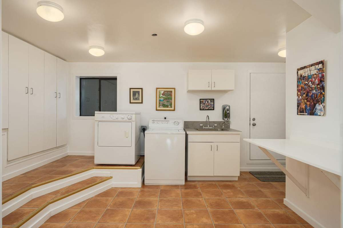 Outdoor Deck Photo of 835 Hummingbird Lane, Bowen Island, BC