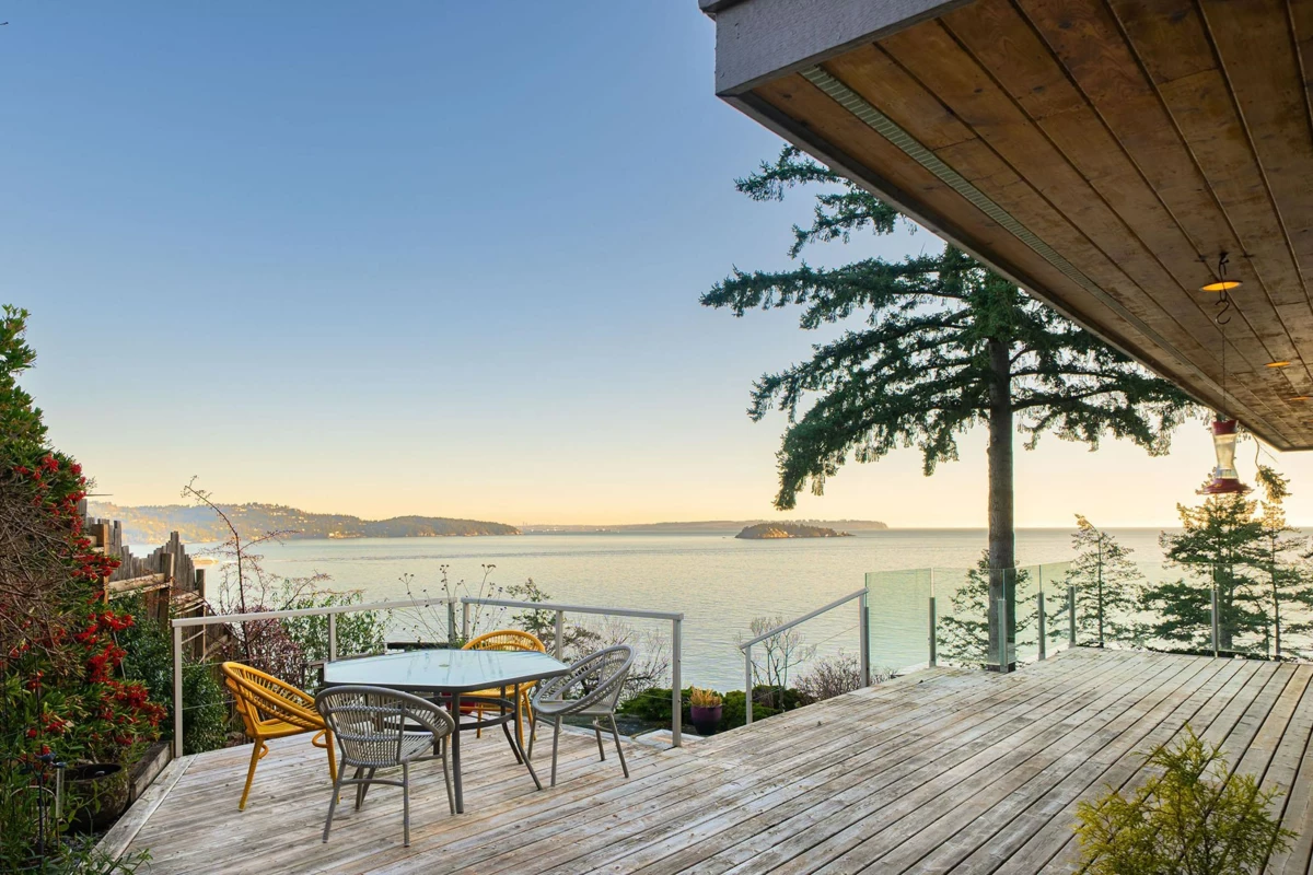 Outdoor Kitchen Photo of 835 Hummingbird Lane, Bowen Island, BC