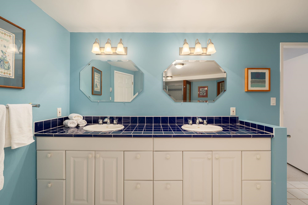 Outdoor Patio Photo of 835 Hummingbird Lane, Bowen Island, BC