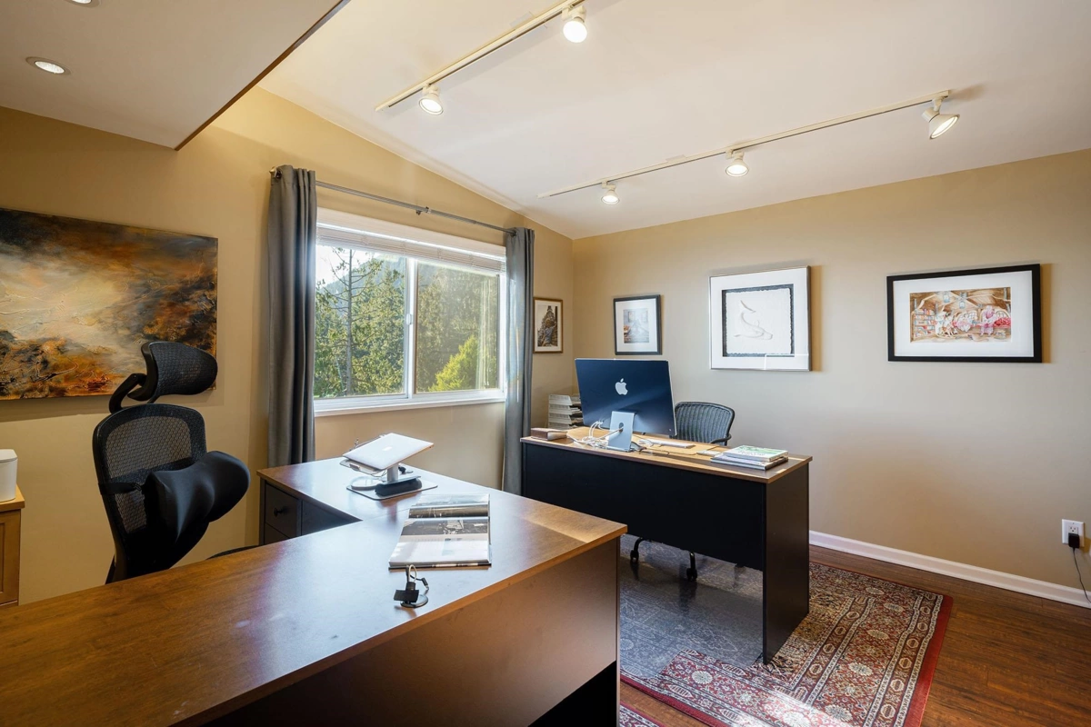 Staircase Photo of 835 Hummingbird Lane, Bowen Island, BC