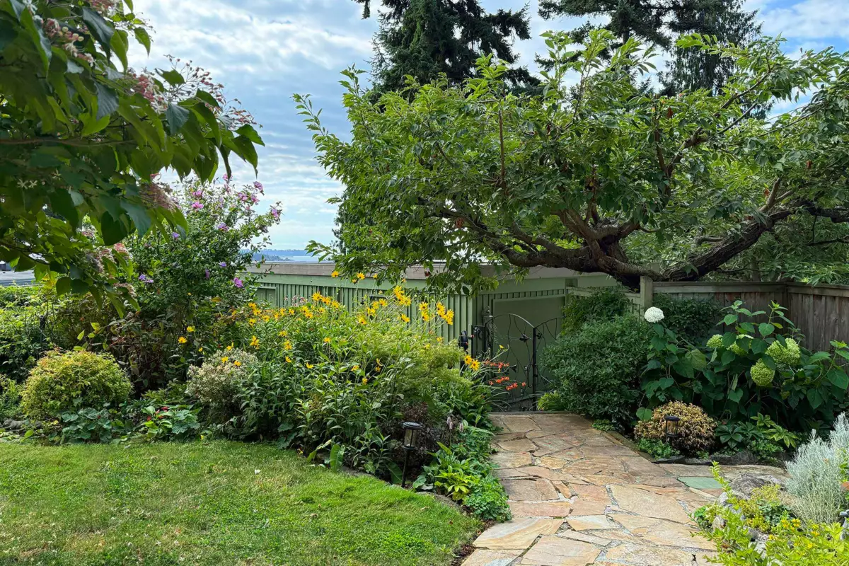 Swimming Pool Photo of 835 Hummingbird Lane, Bowen Island, BC