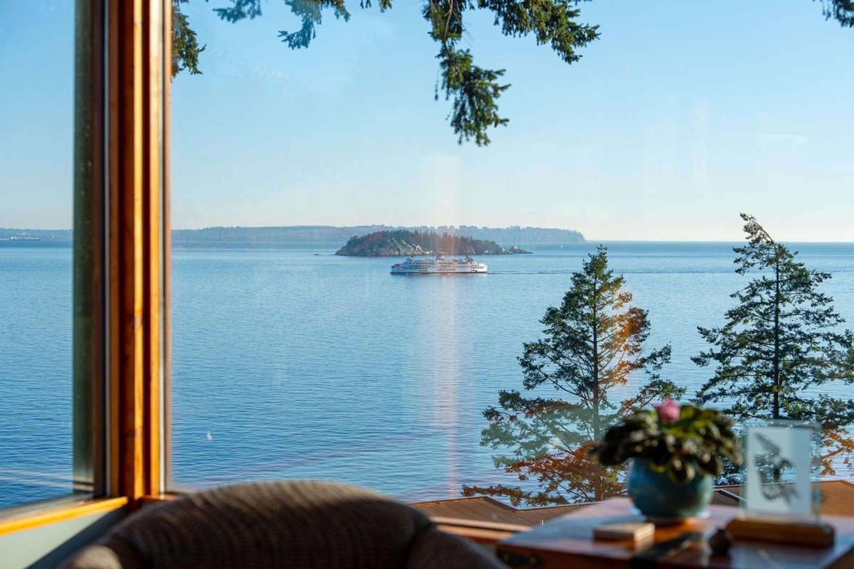 Walk-In Closet Photo of 835 Hummingbird Lane, Bowen Island, BC