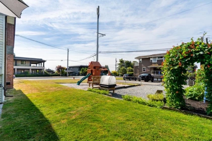 Backyard Photo of 1033 Cypress Street, White Rock, BC