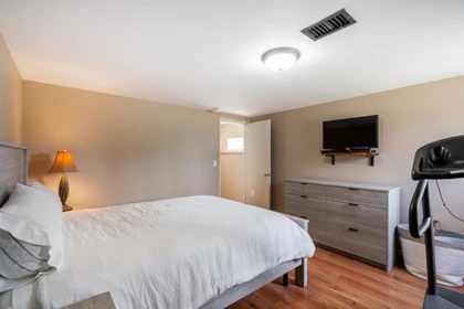 Basement Recreation Room Photo of 1033 Cypress Street, White Rock, BC
